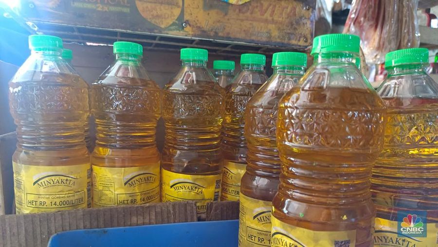 Harga Minyakita di Pasar Tebet Timur, Jakarta Selatan dipatok Rp17.000 per liter. (²©²ÊÍøÕ¾/Martyasari Rizky)