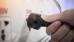 Penting buat Pemudik! Jangan Lupa Cabut Colokan Listrik