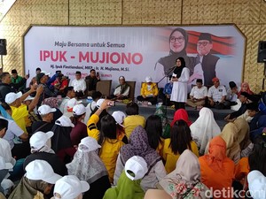 Deklarasi Jelang Pendaftaran, Ipuk-Mujiono Diantar 1.800 Pendukung