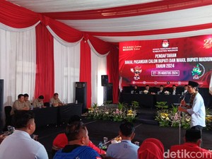 Seni Dongkrek Iringi Kaji Mbing-Sandhi Daftar Pilbup Madiun 2024