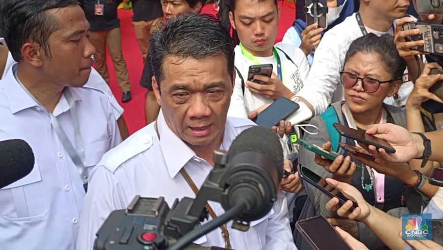 Ketua Dewan Pimpinan Daerah Partai Gerakan Indonesia Raya Daerah Khusus Ibu Kota Jakarta Ahmad Riza Patria di kantor Komisi Pemilihan Umum Daerah Khusus Ibu Kota Jakarta, Rabu (28/8/2024). (CNBC Indonesia/Martyasari Rizky)