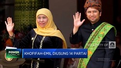 Video: Khofifah-Emil Paslon Pertama Yang Daftar ke KPU Jatim