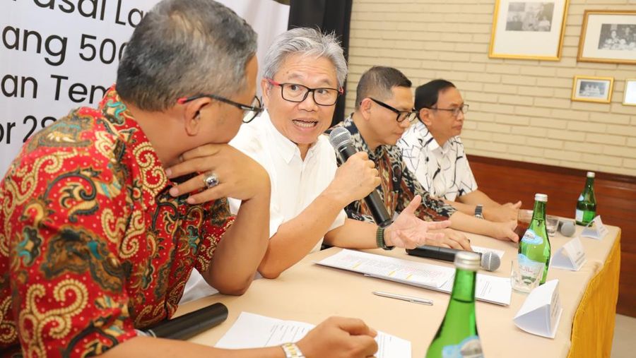 (Kiri-Kanan) Ketua Umum Asosiasi Media Luar-griya Indonesia (AMLI), Fabianus bernadi, Ketua Badan Musyawarah Regulasi Dewan Periklanan Indonesia (DPI), Hery Margono, dan Ketua Kebijakan Publik Apindo, Sutrisno Iwantono. (Dok. Istimewa)