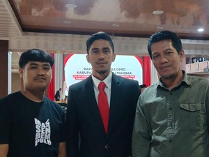 Eks Bek PSM Makassar Ardan Aras Dilantik Jadi Anggota DPRD Polman