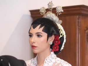 Most Pop: Cantiknya Anak Susi Pudjiastuti yang Dinikahi Bule Prancis Mualaf