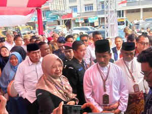 Kenakan Baju Kurung Melayu, Rudi-Aunur Daftar ke KPU Kepri
