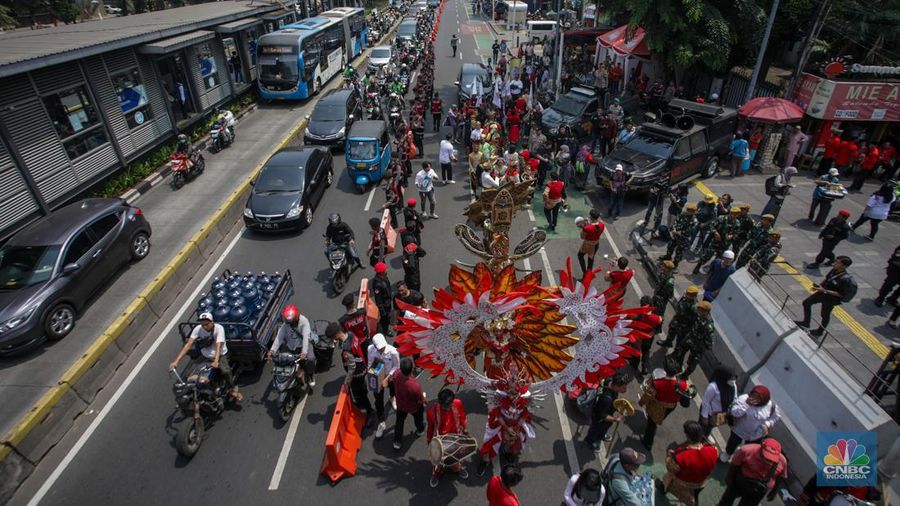 Pasangan Pramono Anung-Rano Karno di kantor KPU Provinsi DKI Jakrata, Jalan Salemba Raya, Jakarta, Rabu (28/8/2024). (CNBC Indonesia/Muhammad Sabki)