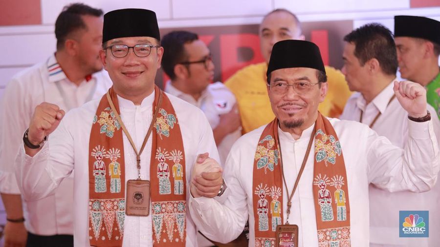 Massa mahasiswa kembali menggelar demonstrasi di depan Gedung DPR/MPR, Senayan, Jakarta Selatan. Mereka berdemo dengan aspirasi untuk mengawal putusan Mahkamah Konstitusi (MK) terkait revisi Undang-Undang Pilkada. (վ/Faisal Rahman)
