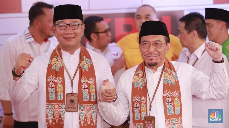 Massa mahasiswa kembali menggelar demonstrasi di depan Gedung DPR/MPR, Senayan, Jakarta Selatan. Mereka berdemo dengan aspirasi untuk mengawal putusan Mahkamah Konstitusi (MK) terkait revisi Undang-Undang Pilkada. (վ/Faisal Rahman)