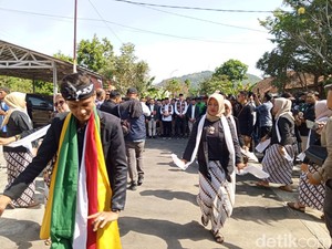 Dony-Fajar Daftar Pilbup Sumedang, Disambut Tari Tarawangsa
