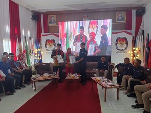 Hepy-Efsi Jadi Paslon Pertama yang Daftar Pilwako Pagar Alam ke KPU