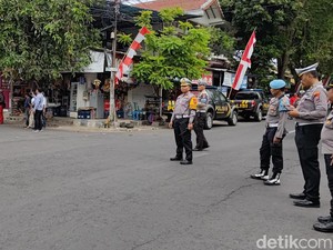 200 Personel Polresta Banyuwangi Amankan Pendaftaran Paslon di KPU