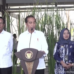 1 Oktober Isi BBM Subsidi Disesuaikan per Kriteria, Jokowi Buka Suara
