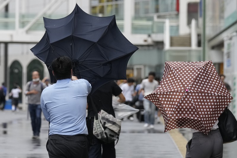 Kendaraan berat terendam air setelah Badai Tropis Maria menerjang daratan, di prefektur Iwate, Jepang utara. (via REUTERS/KYODO) Kendaraan berat terendam air setelah Badai Tropis Maria menerjang daratan, di prefektur Iwate, Jepang utara. (via REUTERS/KYODO)