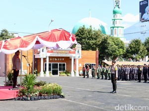 300 Personel Polda Jatim Gelar Pasukan Puri Agung di Pelabuhan Ketapang