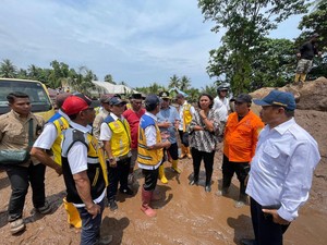 Anggota DPR Tinjau Banjir Bandang Ternate, Usul Permukiman Warga Direlokasi