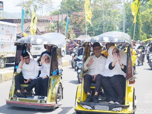 Suwardi-Selle Daftar Pilkada ke KPU Soppeng Naik Bentor, Dikawal 7 Parpol