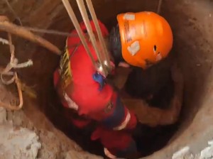 Pria di Bogor Kehabisan Napas Saat Kuras Sumur, Dievakuasi Damkar