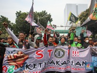 Detik-Detik Ojol dan Kurir Online Serbu Patung Kuda, Aksi Demo 4 Titik