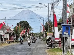 Gunung Semeru Erupsi, Luncurkan Abu Vulkanik Setinggi 700 Meter