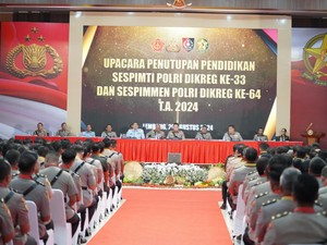 Kapolri Hadiri Penutupan Sespimti Dikreg Ke-33 dan Sespimen Dikreg Ke-64