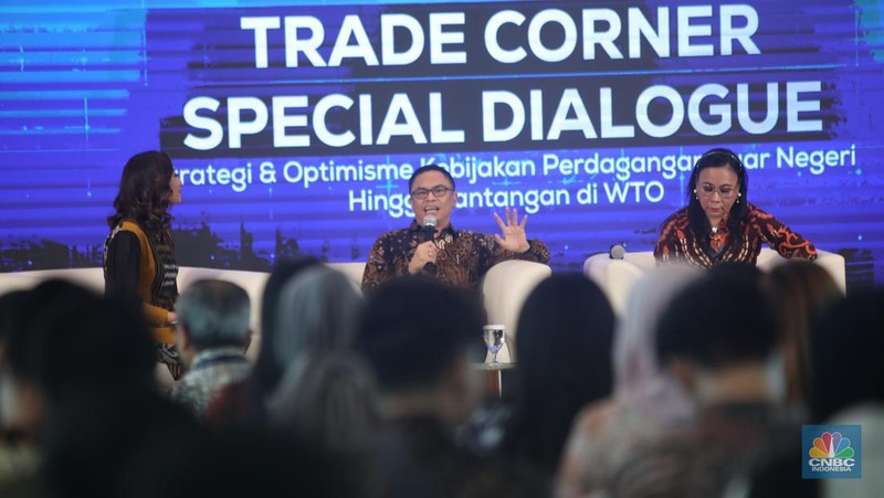 Menteri Perdagangan RI, Zulkifli Hasan menyampaikan pidato utama dalam acara Trade Corner Special Dialogue di Auditorium Gedung Kementerian Perdagangan, Jakarta, Kamis (29/8/2024). (CNBC Indonesia/Faisal Rahman)