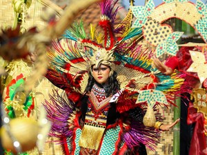 Mewahnya Kostum Gintangan Bamboo Festival 2024