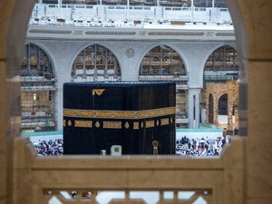 Saudi Sering Dilanda Hujan di Musim Panas, Jemaah Hati-hati