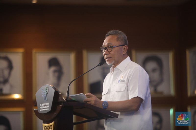 Menteri Perdagangan RI, Zulkifli Hasan menyampaikan pidato utama dalam acara Trade Corner Special Dialogue di Auditorium Gedung Kementerian Perdagangan, Jakarta, Kamis (29/8/2024). Menteri Perdagangan RI, Zulkifli Hasan menyampaikan pidato utama dalam acara Trade Corner Special Dialogue di Auditorium Gedung Kementerian Perdagangan, Jakarta, Kamis (29/8/2024). (CNBC Indonesia/Faisal Rahman)