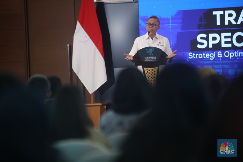 Menteri Perdagangan RI, Zulkifli Hasan menyampaikan pidato utama dalam acara Trade Corner Special Dialogue di Auditorium Gedung Kementerian Perdagangan, Jakarta, Kamis (29/8/2024). (CNBC Indonesia/Faisal Rahman)