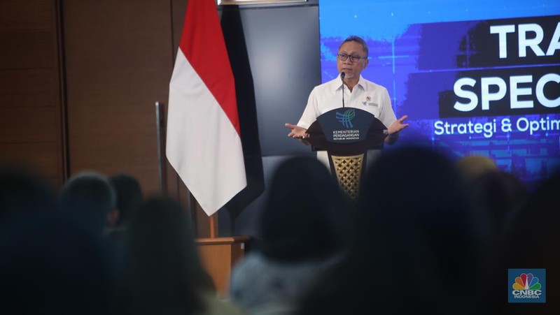 Menteri Perdagangan RI, Zulkifli Hasan menyampaikan pidato utama dalam acara Trade Corner Special Dialogue di Auditorium Gedung Kementerian Perdagangan, Jakarta, Kamis (29/8/2024). (CNBC Indonesia/Faisal Rahman)