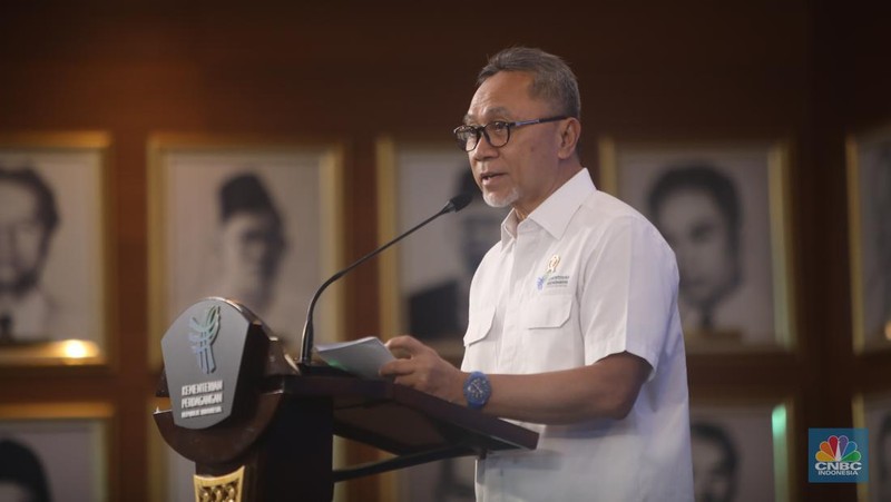 Menteri Perdagangan RI, Zulkifli Hasan menyampaikan pidato utama dalam acara Trade Corner Special Dialogue di Auditorium Gedung Kementerian Perdagangan, Jakarta, Kamis (29/8/2024). (CNBC Indonesia/Faisal Rahman)