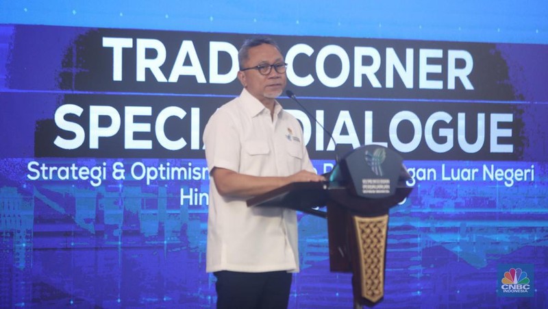 Menteri Perdagangan RI, Zulkifli Hasan menyampaikan pidato utama dalam acara Trade Corner Special Dialogue di Auditorium Gedung Kementerian Perdagangan, Jakarta, Kamis (29/8/2024). (CNBC Indonesia/Faisal Rahman)