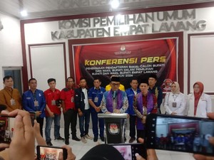 Joncik-Arifai Daftar Pilbup Empat Lawang ke KPU Diiringi Kuda Kepang