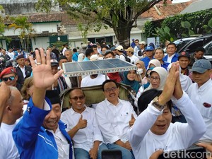 Heroe-Pena Daftar Pilkada Jogja, Naik Becak Listrik-Lepas Merpati