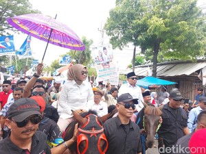 Diantar Pendukungnya, Wahyu-Solichin Resmi Daftar Pilbup Cirebon