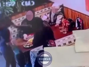 Kacau! Pelayan Ini Diserang Piring Terbang oleh Tamu Restoran