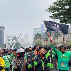 Driver Ojol Demo, Gojek & Grab Dapat Segini dari Transaksi di Aplikasi