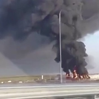 Detik-Detik Minyak Rusia Hangus Terbakar Dibombardir Drone Ukraina