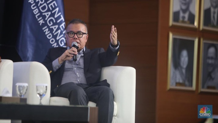 Staf Khusus Menteri Perdagangan Bidang Perjanjian Perdagangan Internasional Kementerian Perdagangan RI, Bara Krishna Hasibuan menyampaikan pemaparan dalam acara Trade Corner Special Dialogue di Auditorium Gedung Kementerian Perdagangan, Jakarta, Kamis (29/8/2024). (CNBC Indonesia/Faisal Rahman)