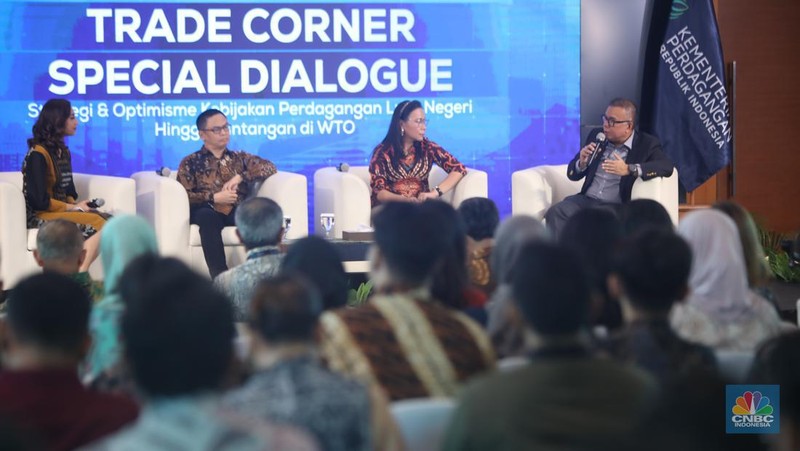 Menteri Perdagangan RI, Zulkifli Hasan menyampaikan pidato utama dalam acara Trade Corner Special Dialogue di Auditorium Gedung Kementerian Perdagangan, Jakarta, Kamis (29/8/2024). (CNBC Indonesia/Faisal Rahman)