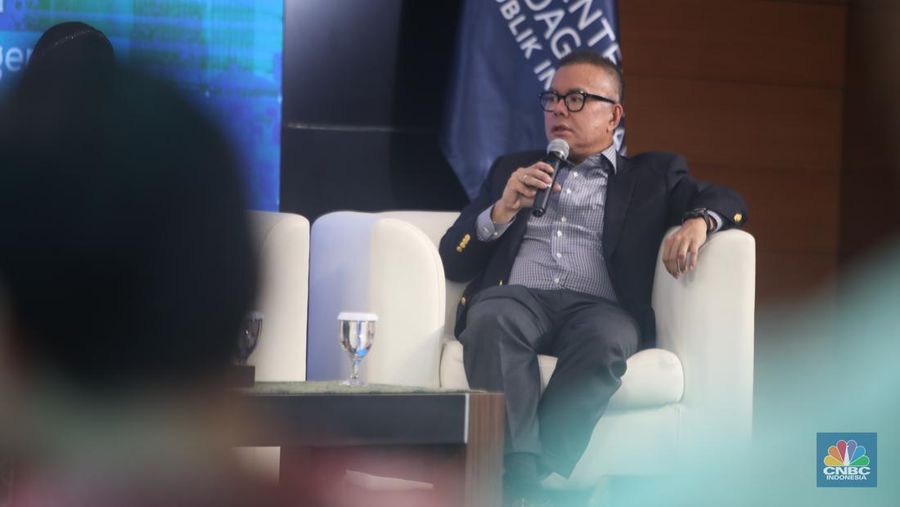 Menteri Perdagangan RI, Zulkifli Hasan menyampaikan pidato utama dalam acara Trade Corner Special Dialogue di Auditorium Gedung Kementerian Perdagangan, Jakarta, Kamis (29/8/2024). (CNBC Indonesia/Faisal Rahman)