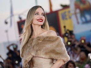 Mantan Bikin Angelina Jolie Kehilangan Suaranya