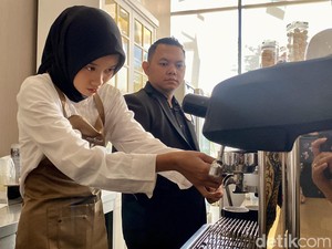Keren, Disabilitas Komunitas Cerita Teman Tuli Surabaya Jago Bikin Kopi Lho
