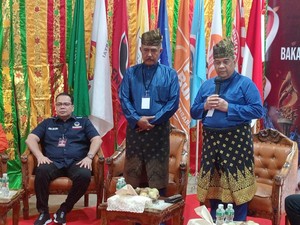 Eks Gubri Edy Natar-Destrayani Bibra Resmi Daftar Pilwalkot Pekanbaru