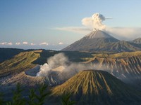 Gunung Semeru Erupsi, Luncurkan Awan Panas Sejauh 5,5 Kilometer