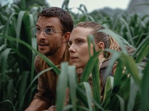 Ekspresi Scarlett Johansson Waktu Lihat Dinosaurus