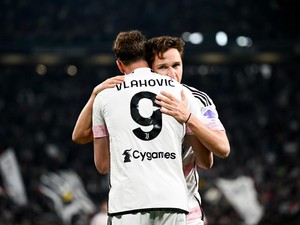 Vlahovic Kirim Pesan Menyentuh ke Chiesa