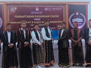 Maksi-Ronal Lolos Pendaftaran Pilbup Manggarai di Detik-detik Terakhir