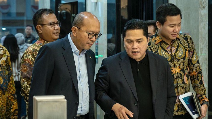 Menteri Investasi/Kepala Badan Koordinasi Penanaman Modal (BKPM) Rosan Roeslani melakukan pertemuan dengan Menteri BUMN Erick Thohir membahas tentang percepatan hilirisasi. (Instagram @rosanroeslani)